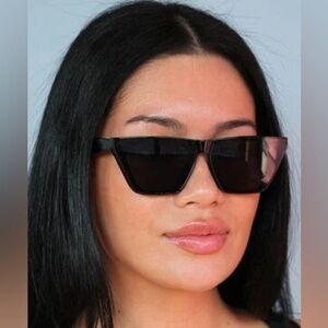 INDY NWOT Black Bedford Cat Eye Sunglasses Cloth Case